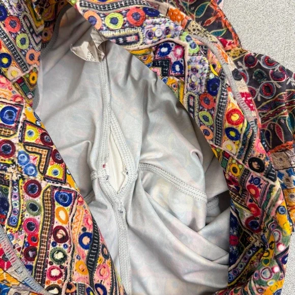 Niyama Sol Capri Leggings Medium Womens Multicolor Yoga Pattern Artsy Colorful - Picture 10 of 10